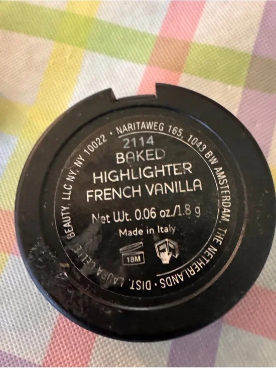 Laura Geller Baked Highlighter  French Vanilla NEW .06 Oz - Picture 2 of 4